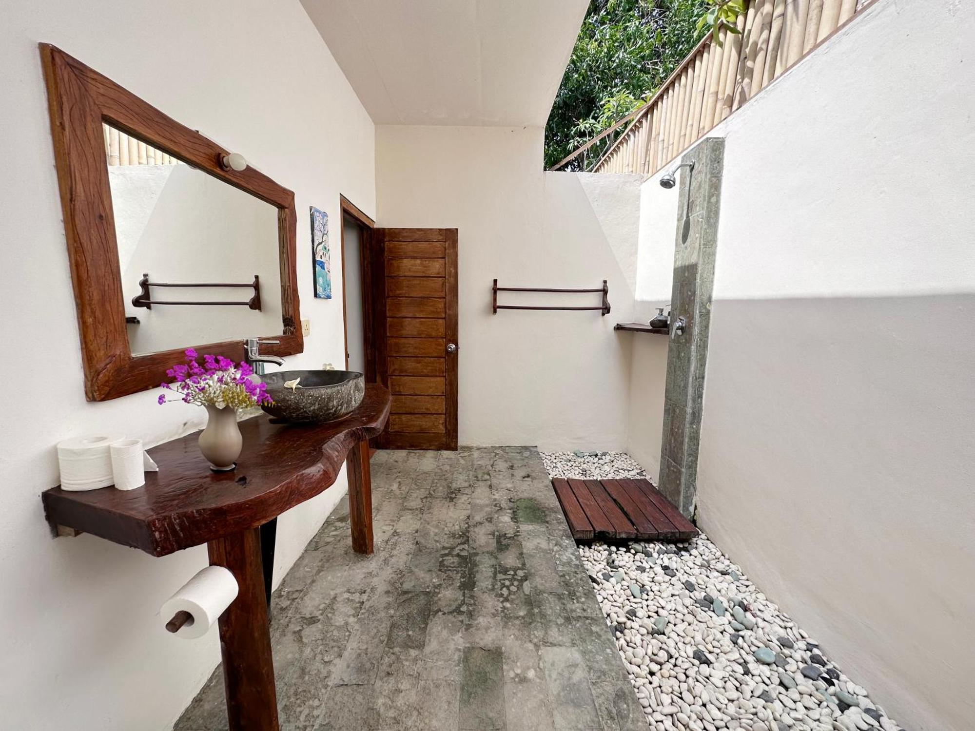 Pebble & Fins Bali Dive Resort 툴람벤 외부 사진